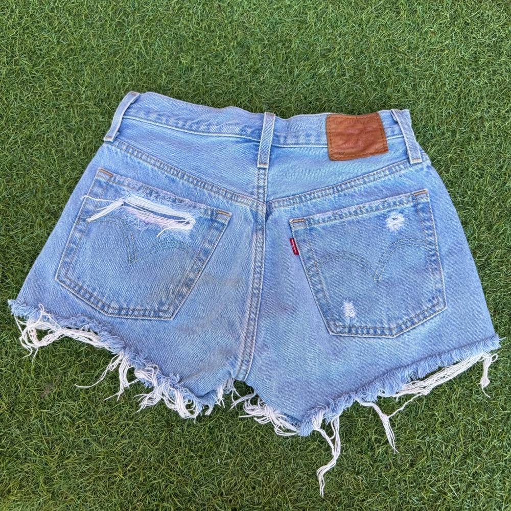 Levis Premium 501 Original Shorts Womens 25 Light Wash Distressed Denim Western - Picture 3 of 10